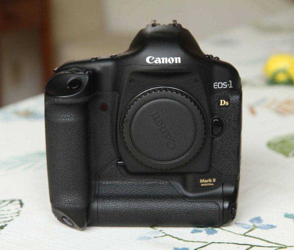 Canon EOS 1Ds Mark II 16.7MP Digital SLR Camera (Body Only) N4 free