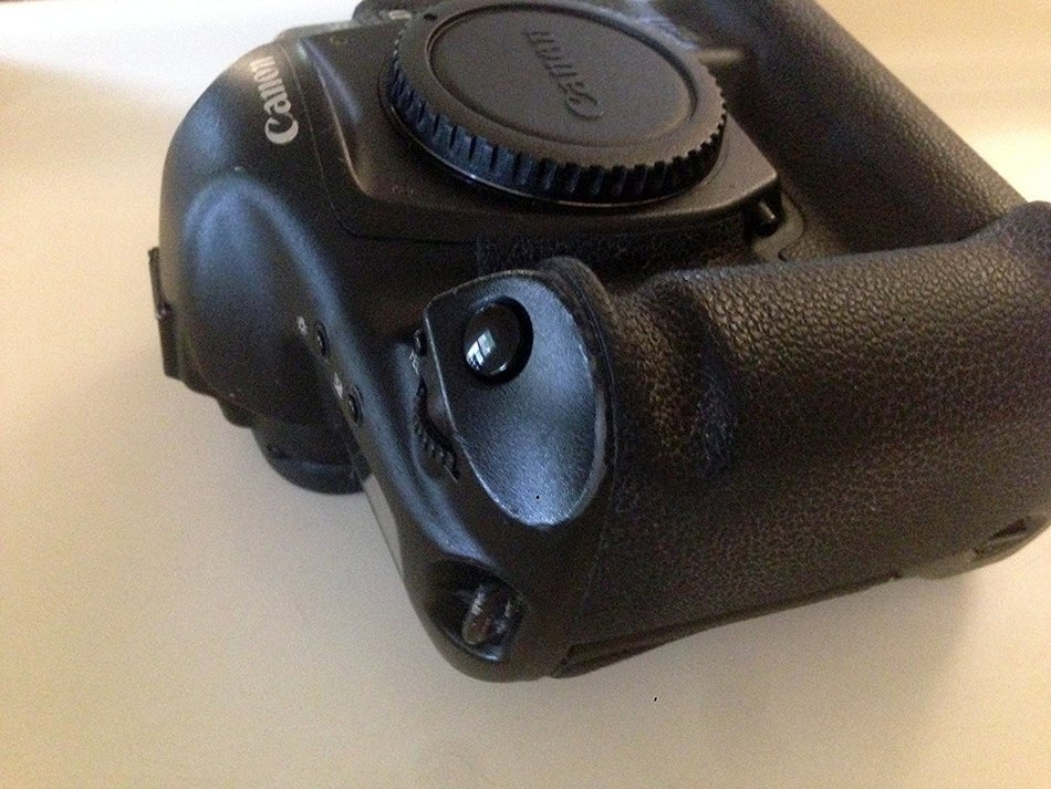 Canon EOS-1D Mark II 8.2MP Digital SLR Camera (Body Only)