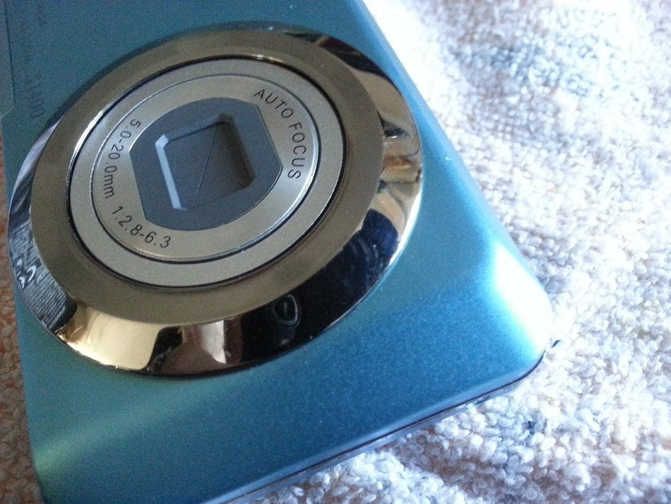 Blue Sanyo VPC-X1400 14mp Digital Camera with Wide Angle 4x Optical Zoom N5