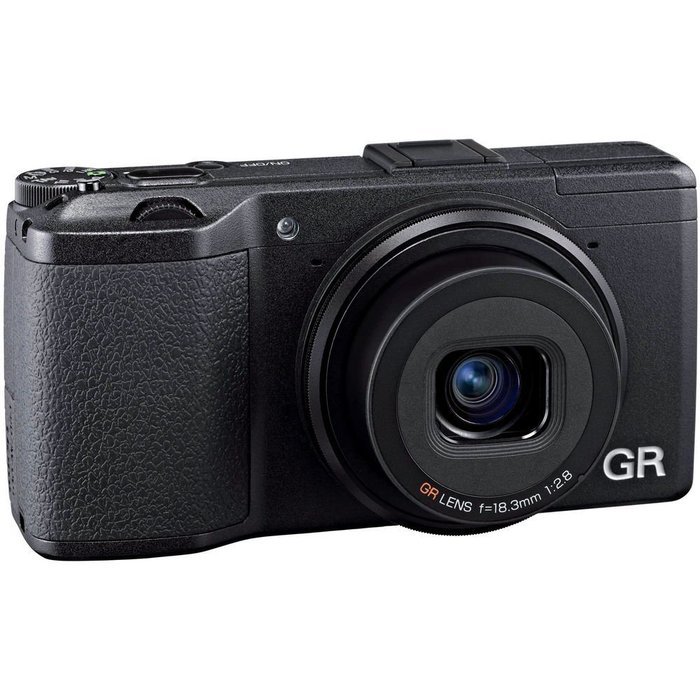 Ricoh GR II Digital Camera With Stylish Urban Leather Set