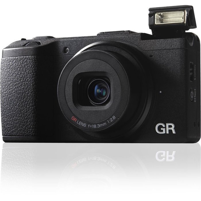 Ricoh GR II Digital Camera With Stylish Urban Leather Set N2