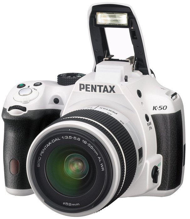 Pentax K 50 Kit blanc + DAL 18-55 WR + 50-200 WR