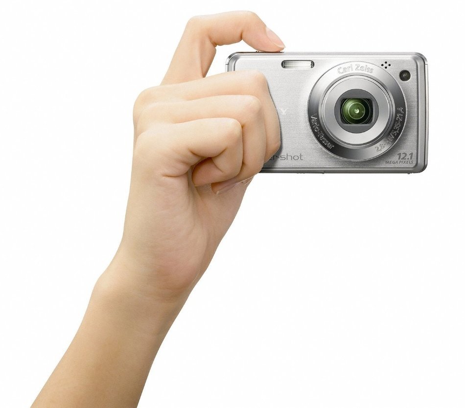 Sony Cyber-shot DSC-W230 12 MP Digital Camera with 4x Optical Zoom and Super Steady Shot Image Stabilization (... N6