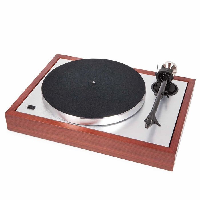 Pro-ject The Classic Sub-chassis turntable with 9&ldquo; carbon/alu sandwich tonearm- Rosenut