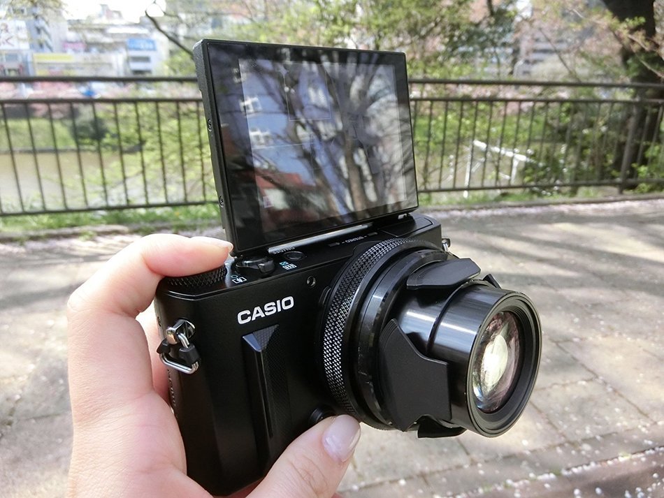 Casio Premium High Speed EX-100 (Black) Digital Camera with 12.1MP with 10.7x Optical Zoom with 3.5-Inch Super... N3
