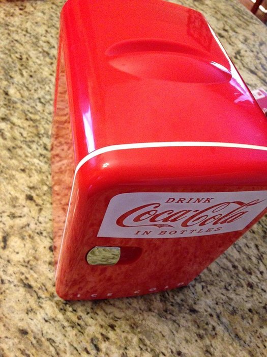 Koolatron Cocoa-Cola Personal 6-Can Mini Fridge N4