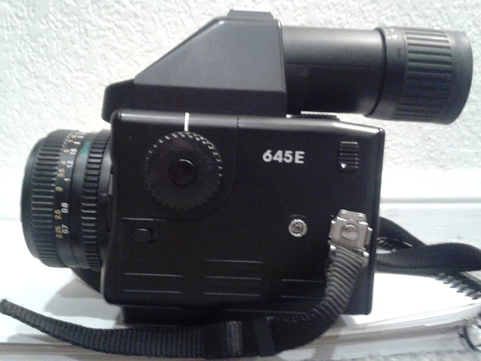 Mamiya 645E - SLR camera - medium - body only N2