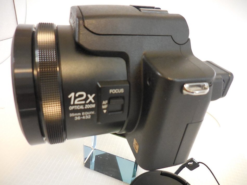 Panasonic LUMIX DMC-FZ20 5 Megapixel Digital Camera ( Silver ) N2