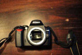 Nikon D40 6.1MP Digital SLR Camera (Body Only)
