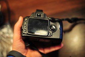 Nikon D40 6.1MP Digital SLR Camera (Body Only) N2