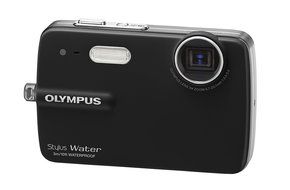 Olympus Stylus 550 WP 10MP Waterproof Digital Camera with 3x Optical Zoom and 2.5-Inch LCD (Blue) N5