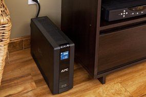 APC UPS Battery Back Up (BR1000G) - Back-UPS Pro 1000VA 8-outlet Uninterruptible Power Supply with Surge Protection N6