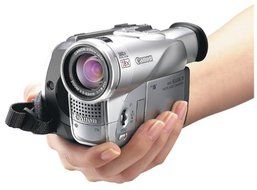 Canon Elura 70 MiniDV Camcorder w/18x Optical Zoom (Discontinued by Manufacturer)