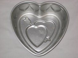 Vintage Wear-Ever Double Heart &amp; Arrow 4 1/2 Cup 8 1/2 x 8&quot; Cake Pan