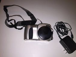 Toshiba PDR-M5 2MP Digital Camera w/ 3x Optical Zoom N3