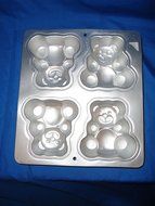 Wilton Bear Cake Pan -- 4 Small Bears -- RETIRED -- 1991 -- as shown N2