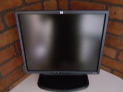 17&quot; HP L1755 DVI Swivel/Pivot LCD Monitor w/USB Hub (Black)