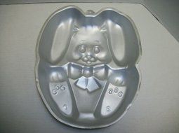 Wilton GIANT 16 Inch Rabbit Cake Pan (1989) 2105-9408