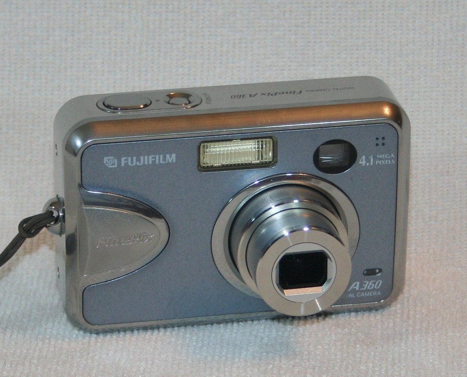 Fujifilm Finepix A360 4.1 Mega Pixel and 3x Optical Zoom N2