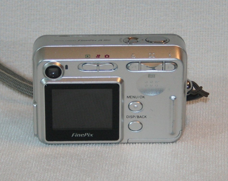 Fujifilm Finepix A360 4.1 Mega Pixel and 3x Optical Zoom N4