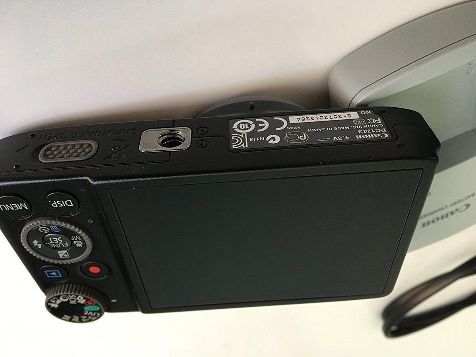 Canon Powershot SX240 HS Digital Camera - Silver (12.1 MP, 20x Optical Zoom) 3.2 Inch LCD