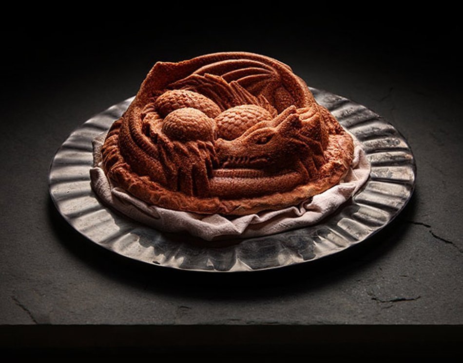 ThinkGeek Dragon Cake Pan N2