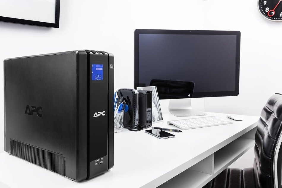APC UPS Battery Back Up (BR1000G) - Back-UPS Pro 1000VA 8-outlet Uninterruptible Power Supply with Surge Protection N7