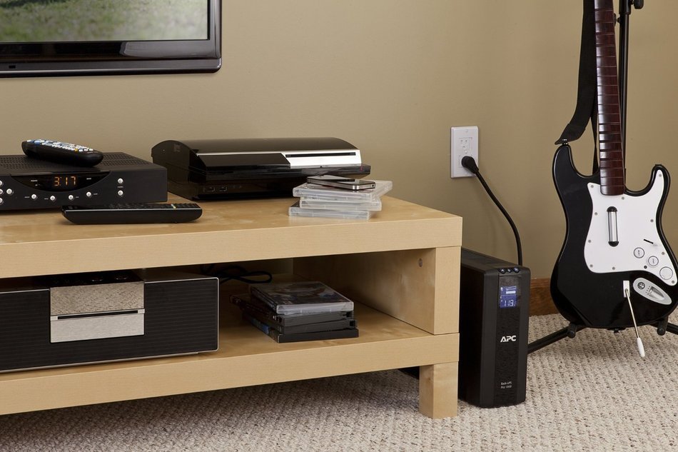 APC UPS Battery Back Up (BR1000G) - Back-UPS Pro 1000VA 8-outlet Uninterruptible Power Supply with Surge Protection N10