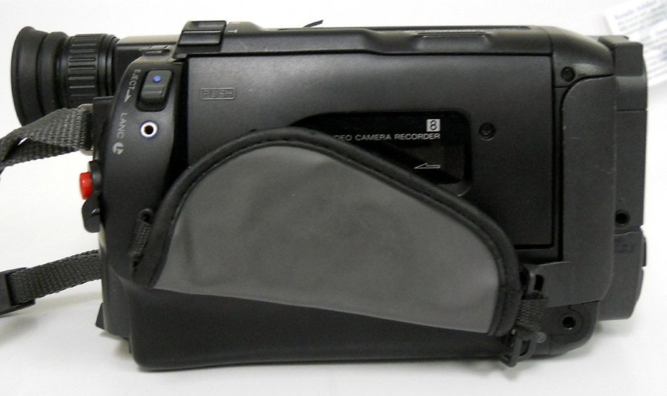 Sony CCD-TRV25 Camcorder Handycam Vision Color LCD Monitor