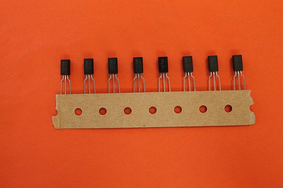 Transistors 2SC2230 Toshiba 8 pcs
