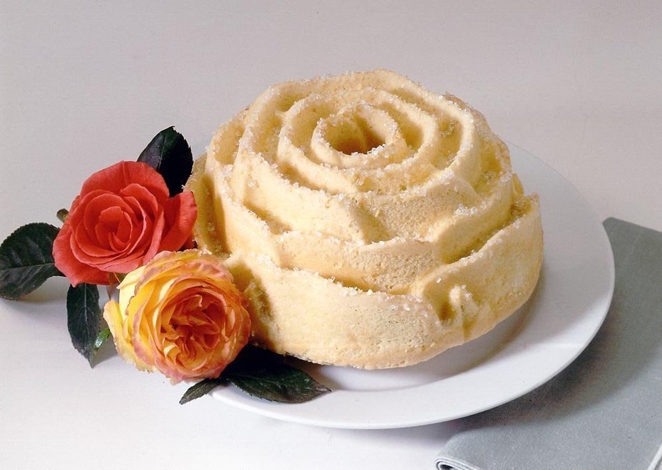 Marathon Housewares Premium Two-Tone Silicone Rose Cake Bundt Pan, Blue KW200021BL N4