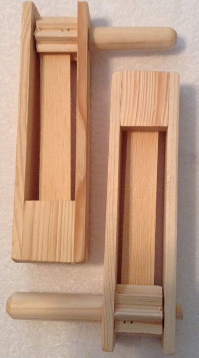2Medium Eardrum Loud Wood Noisemaker Grogger Matraca Ratchet Soccer Clapper 11 inches long N3