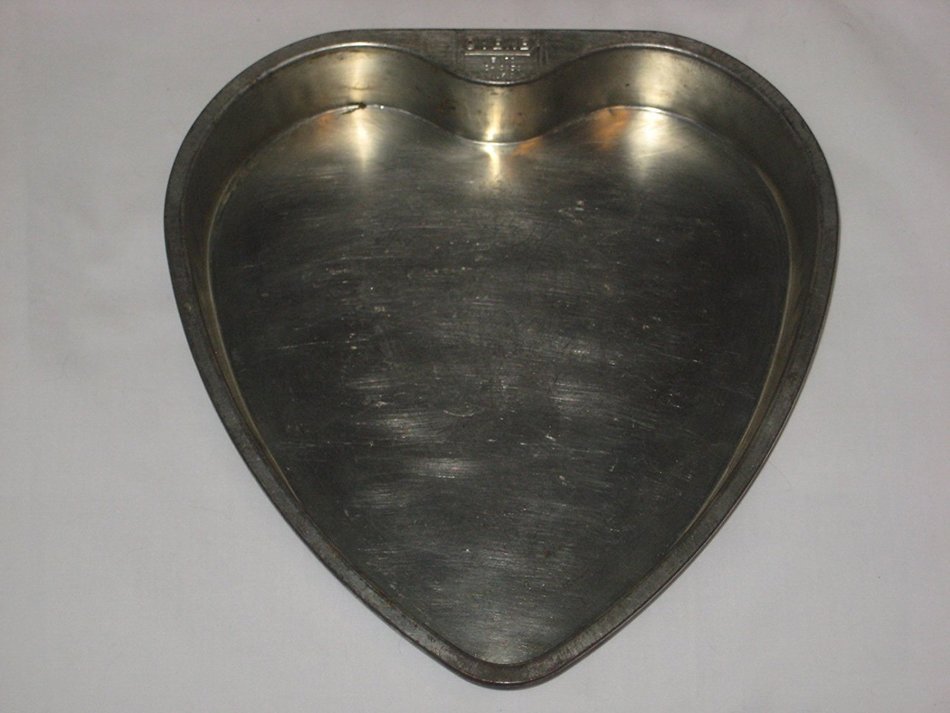 Set Of 2 - Vintage Ovenex Heart Shaped 9 1/2 x 8 1/2 x 1 1/2" Cake Baking Pan N2