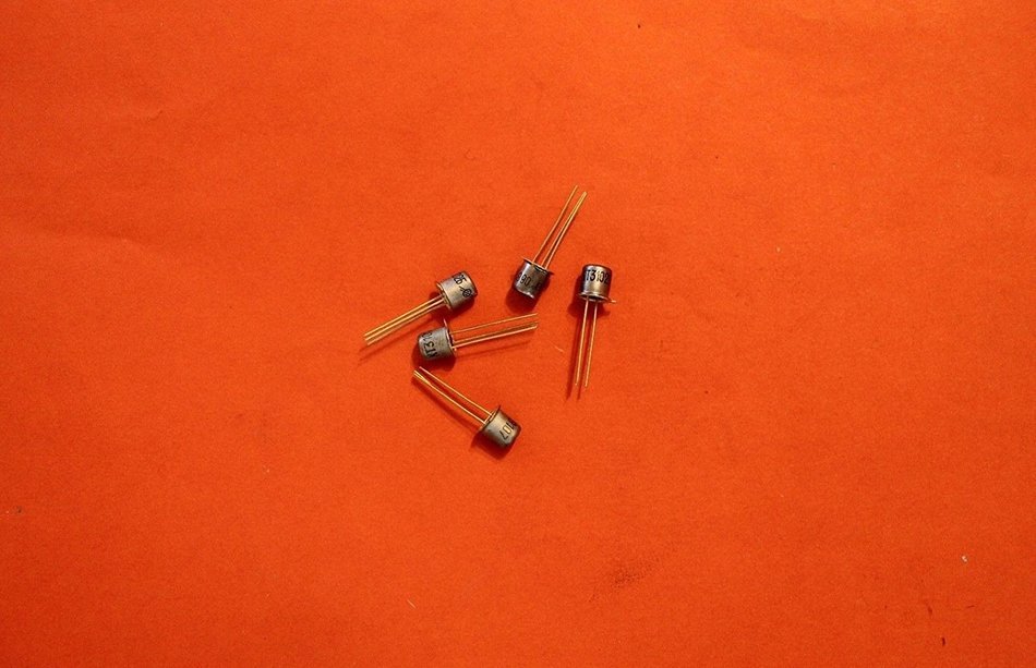 Transistors silicon KT3102B analogue 2N2483, 2N5210, 2SC945G, BC182B GOLD USSR 4 pcs N2