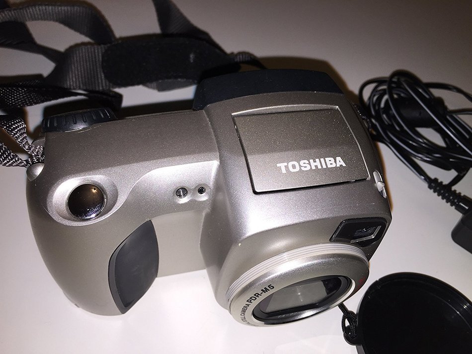 Toshiba PDR-M5 2MP Digital Camera w/ 3x Optical Zoom