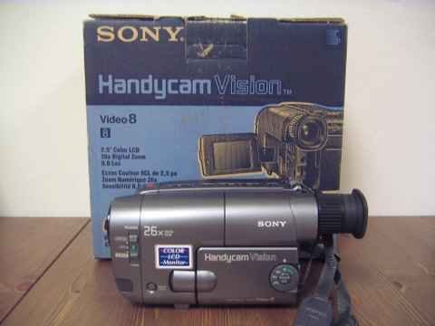 Sony CCD-TRV12 Handycam 8mm 26x Zoom Analog Camcorder 2.5" Color LCD 0.6 Lux