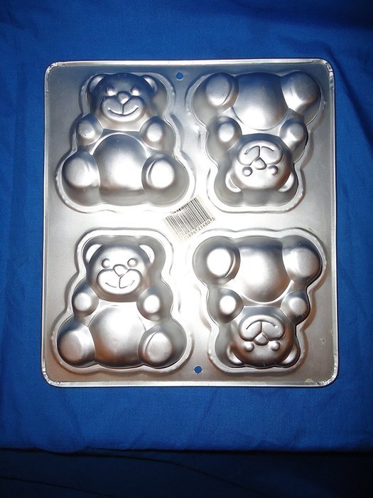 Wilton Bear Cake Pan -- 4 Small Bears -- RETIRED -- 1991 -- as shown