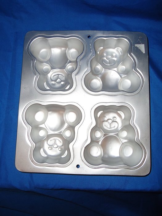 Wilton Bear Cake Pan -- 4 Small Bears -- RETIRED -- 1991 -- as shown N2