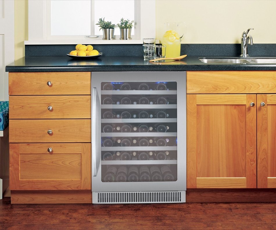 Reserva 55 Bottle Single Zone Freestanding Wine Refrigerator