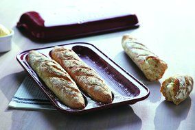 Emile Henry Baguette Baker, Red Cloche N2