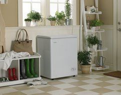 Danby DCF072A2WDB1 Chest Freezer, 7.2 Cubic Feet, White N6