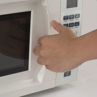 Westinghouse WCM770B 700 Watt Counter Top Microwave Oven, 0.7 Cubic Feet, Black Cabinet