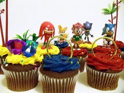 Classic SONIC THE HEDGEHOG Birthday CUPCAKE Topper Set Featuring Super Sonic, Amy Rose, Miles Tails Prower, Sonic... N3