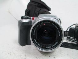 Olympus D-500L Digital Camera 850K Pixels Progressive CCD