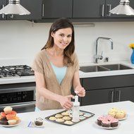 CHEFVANTAGE Cake Decorator Kit for Icing and Decorating - 31 Piece Set N2