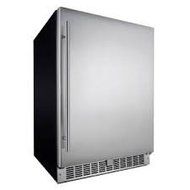 Silhouette Professional 5.5 cu. ft. Mini Refrigerator