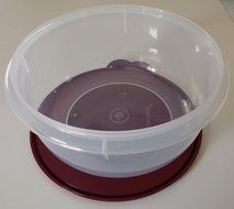 Tupperware Large Mixing Bowl in Bordeaux