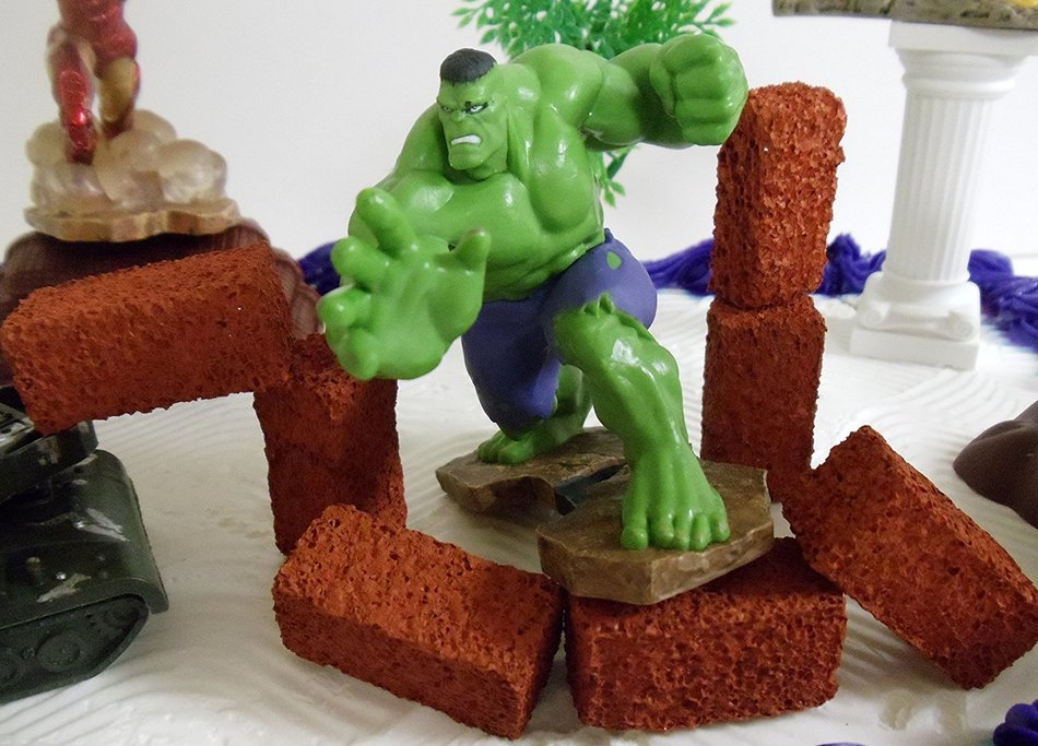 Avengers 15 Piece Birthday Cake Topper Set Featuring Captain America, Iron Man, Incredible Hulk, Hawkeye, Thor... N6