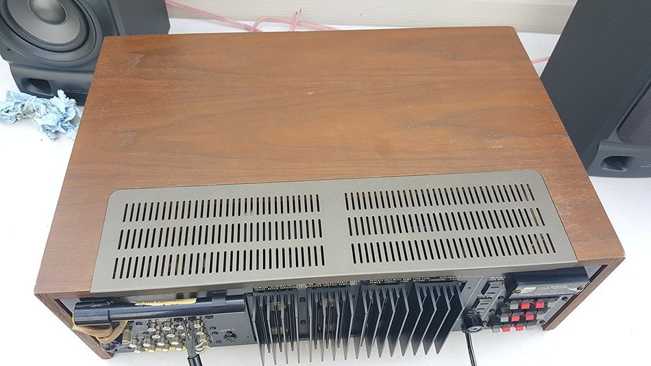 SANSUI 9090DB STEREO RECEIVER VINTAGE (1975-1979) 125 WPC(RMS) / 8 OHMS N4