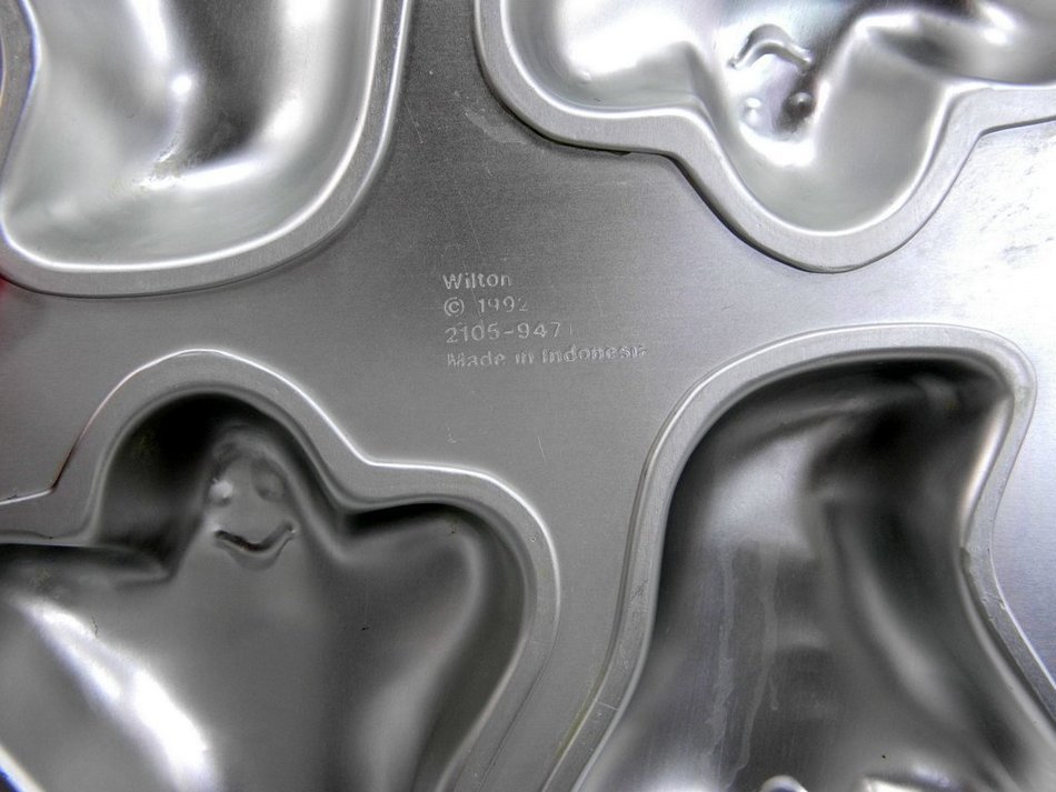 Wilton Little Ghosts Cake Pan